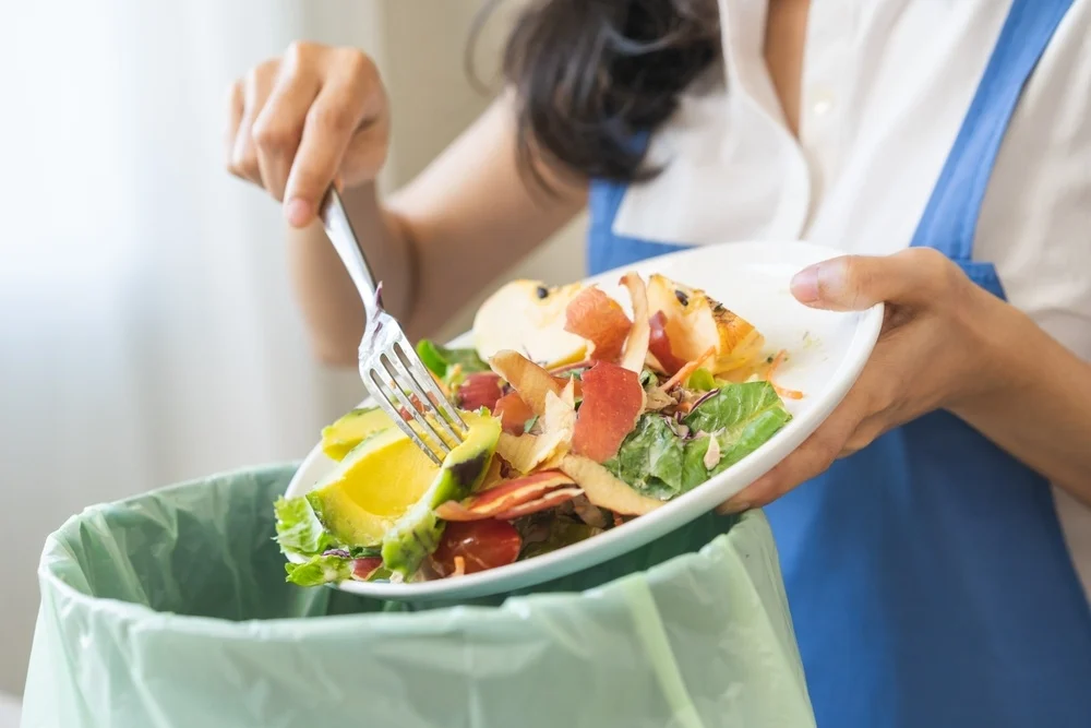 BAHAYA FOOD WASTE: SAMPAH MAKANAN YANG DIANGGAP SEPELE, TAPI DAMPAKNYA NYATA